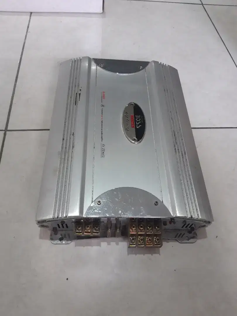 Power Amplifier Boss 4 x 350 watts