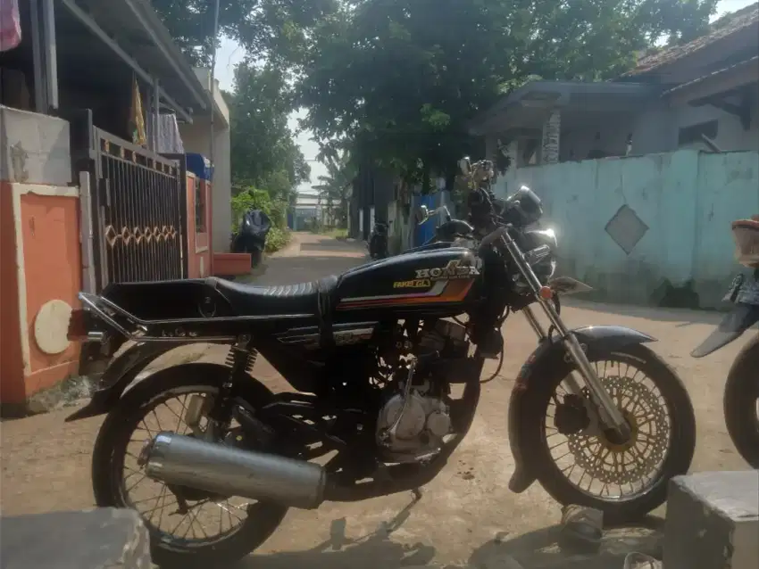 CUSTUME Honda Gl 100