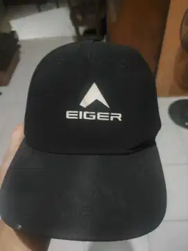 Topi hitam Eiger