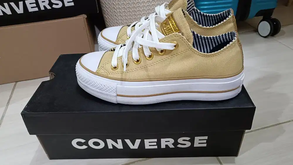 Converse sepatu wanita di jual lengkap dosbox