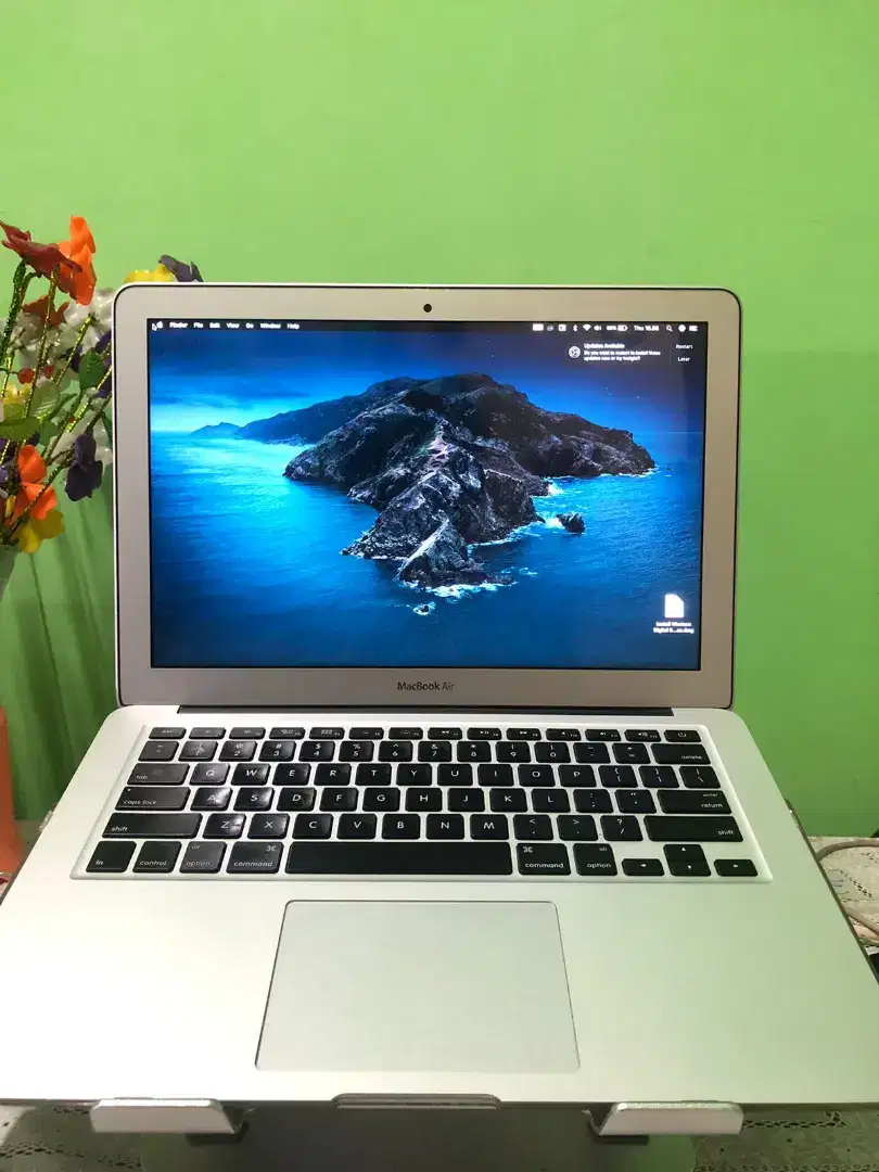 Dijual MacBook Air Catalina 13 inch