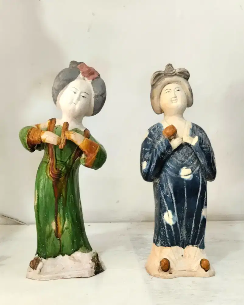 Patung Sepasang Oshin Jepang, Bermain musik