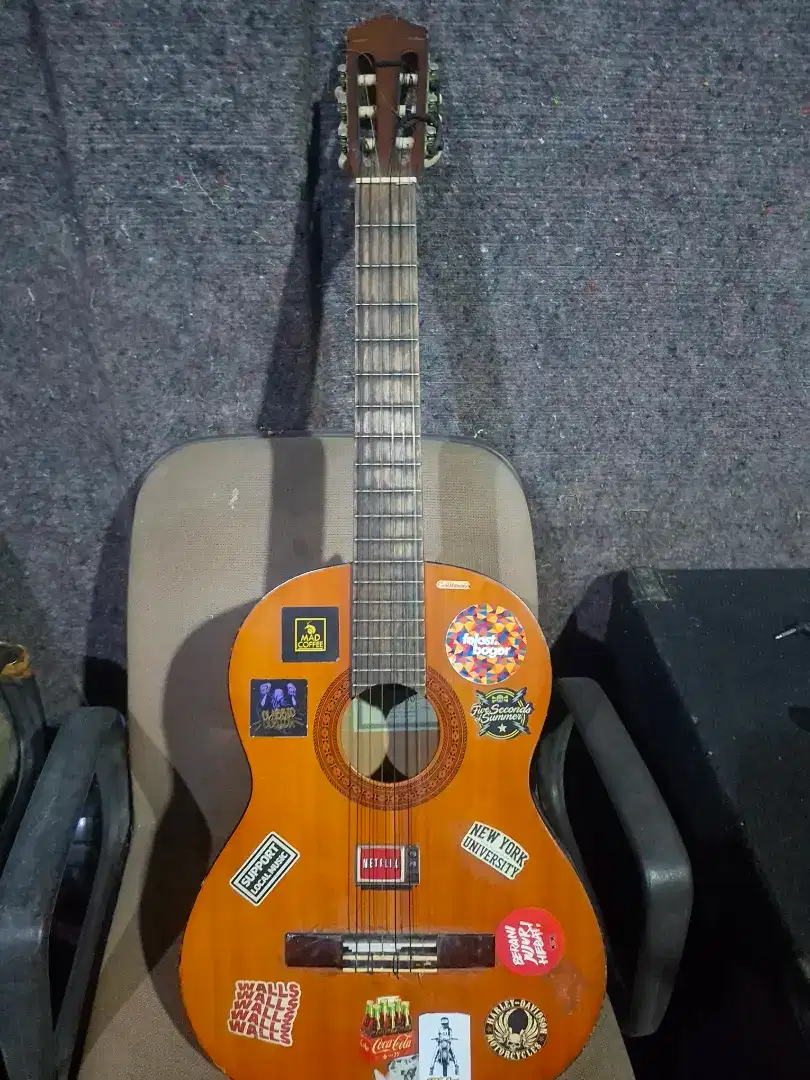 DIJUAL GITAR YAMAHA ASLI MASIH BAGUS