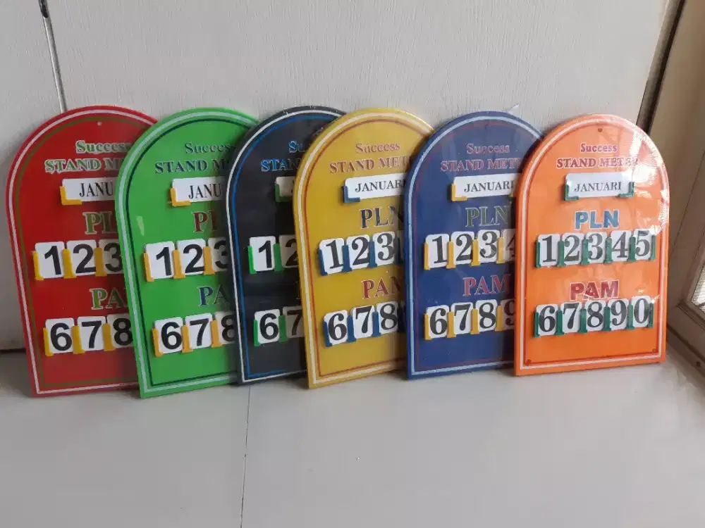 Papan pln dan pam bahan plastik mika