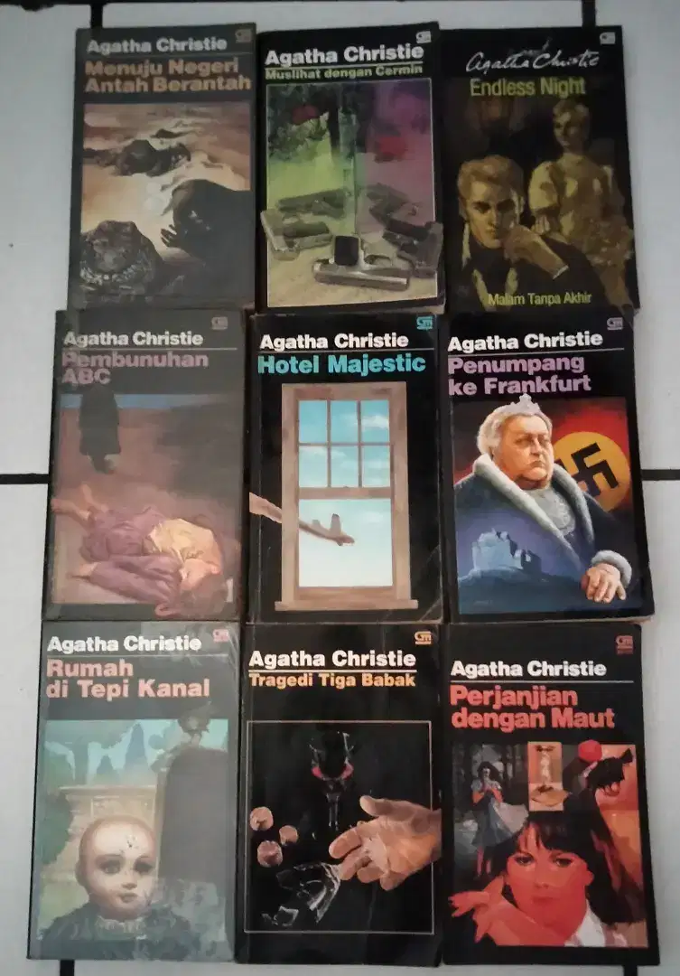 Novel jadul Agatha Christie