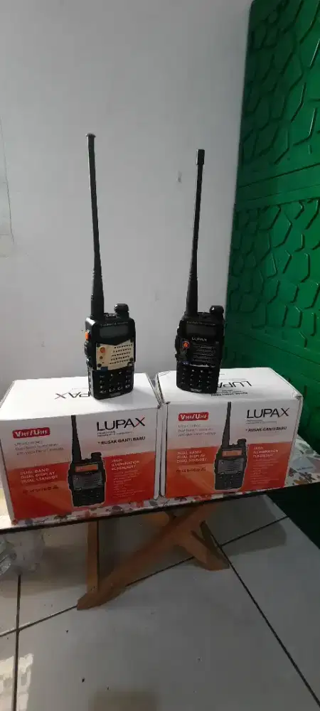 Jual cepat BU Sepasang ht lupax bisa  UHF/VHF  UV5R