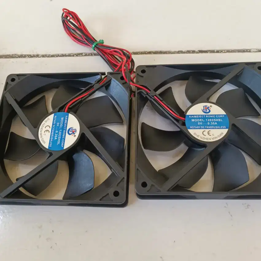FAN Dc  model 12025HSL 5 V / 30 A