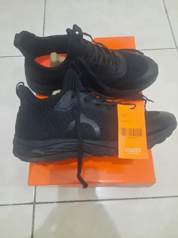 Dijual Sepatu Merk OrtuSeight
