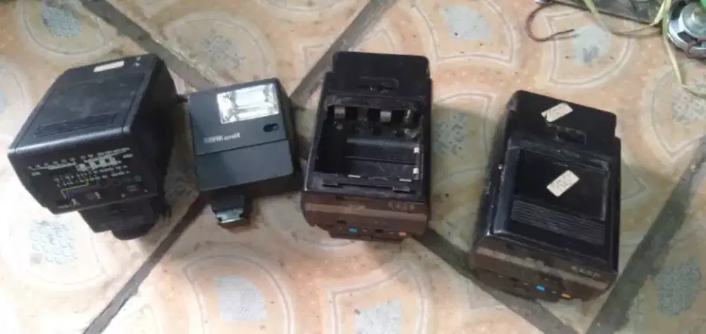 Slhkn plh slh 1 dr lampu blitz lawas kond hdp mgkn ada yg perlu murah2