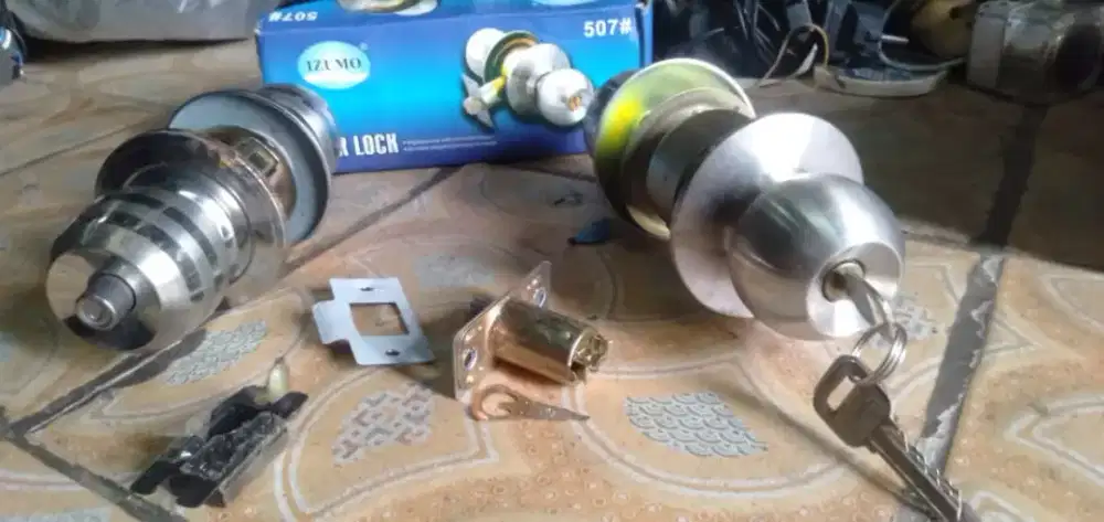 Se paket kunci pintu kmr mandi brg baru hrg murah se lg ada cpt murah