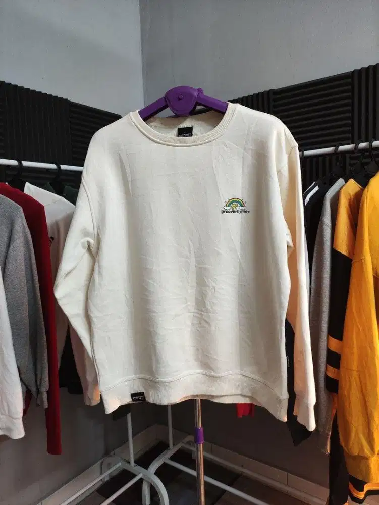 Crewneck Grooverhyme Putih Bersih
