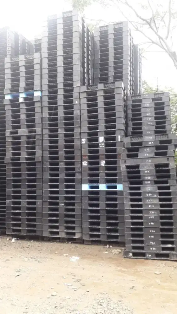 Pallet plastik bekas