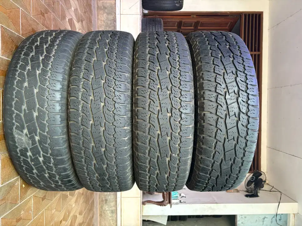 Ban Toyo Open Country A/T 215 70 r16 4pcs