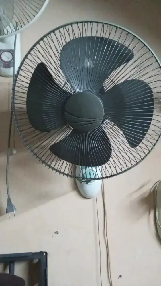 kipas angin dinding Maspion 16 inch