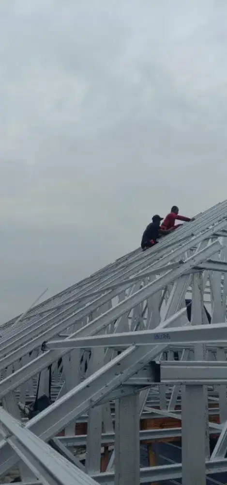 Ahli pemasangan rangka atap baja ringan