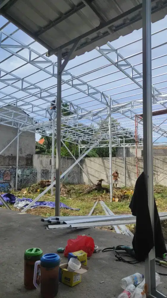 Gudang rangka baja ringan