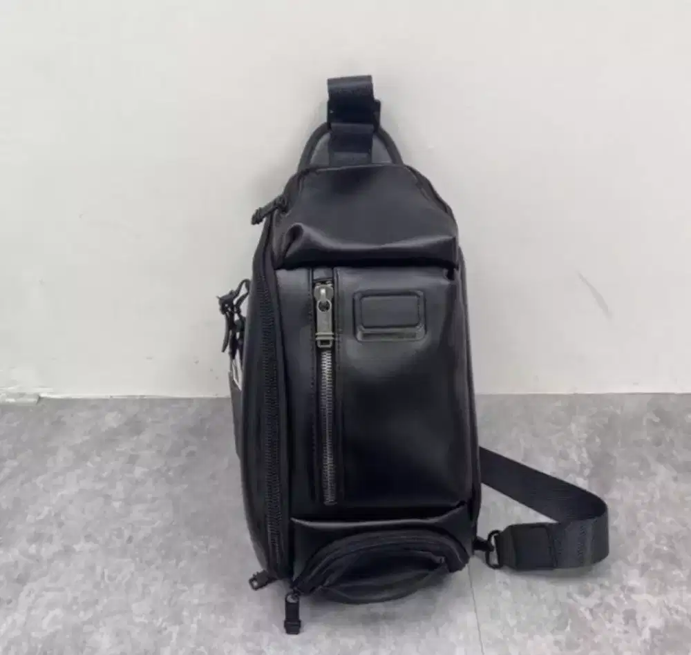 Tumi Alpha Bravo Kelley SlingBag Black Leather Selempang Crossbody Men