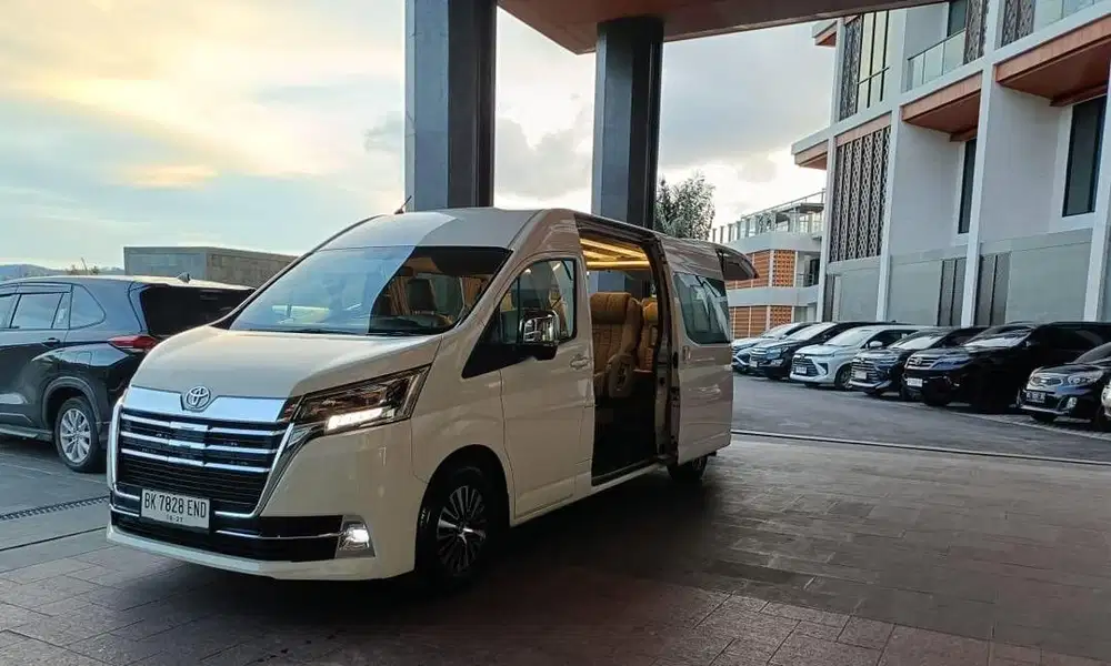Rental Hiace premio Luxury medan