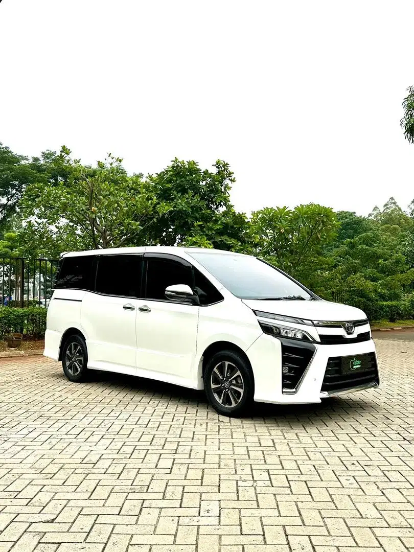Dijual Toyota Voxy 2017 Tangan 1 dari baru