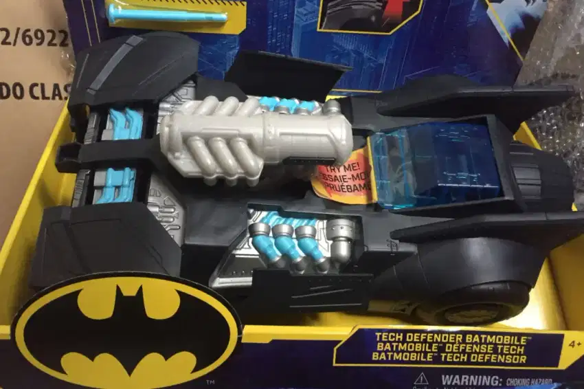 Mainan figur DC Batman Batmobile 4 inc