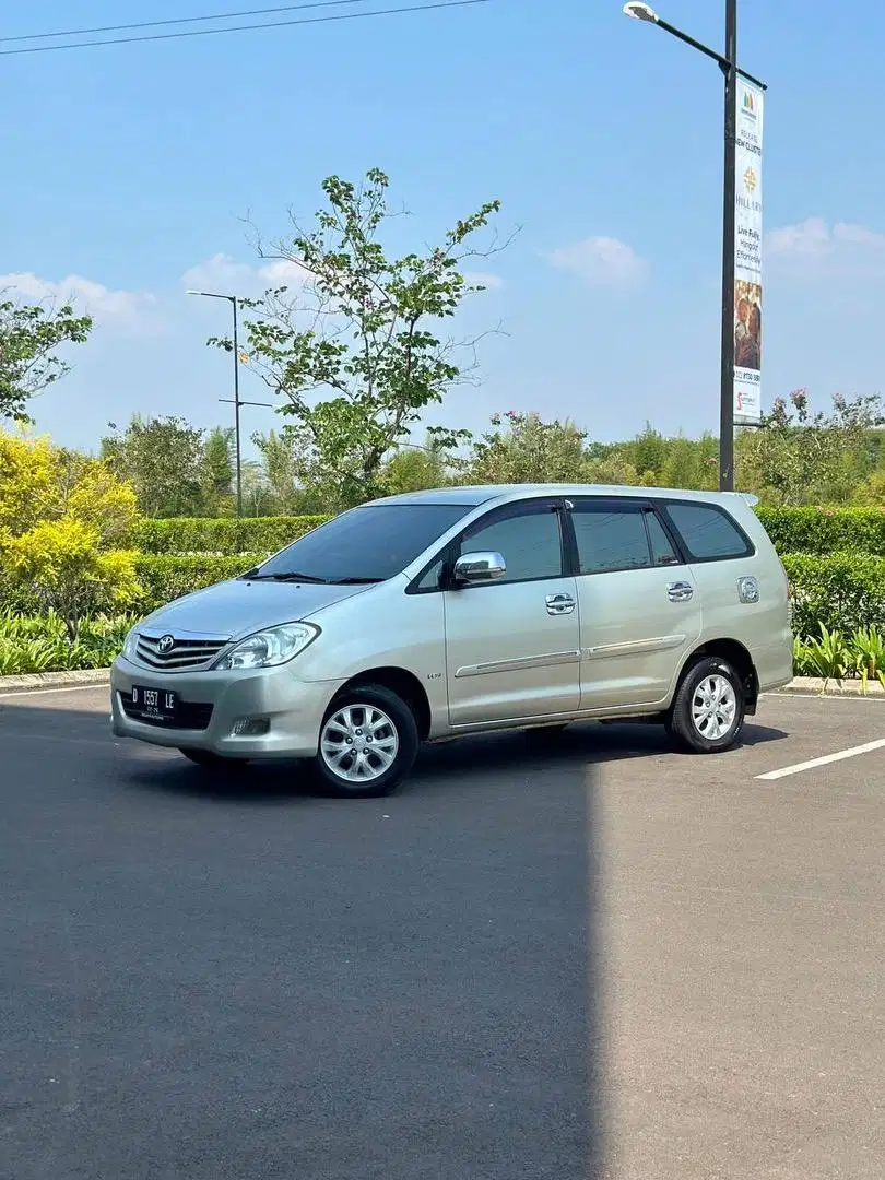 Dp 10jt bawa Toyota Kijang Innova G 2011