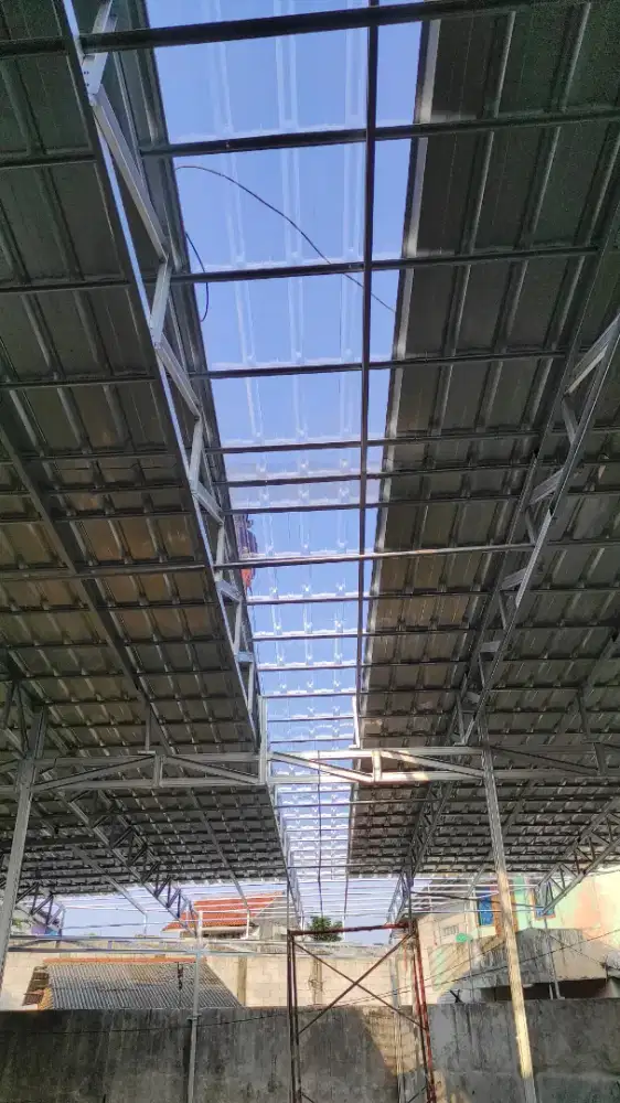 Ahli pasang rangka baja ringan