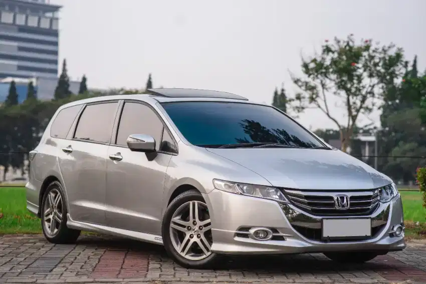 Honda Odyssey Absolute AT 2013