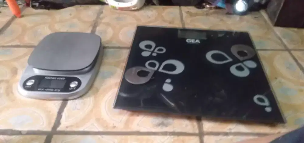 Slhkn plh slh 1 dr alat timbangan utk usaha dagang warung dll kond hdp