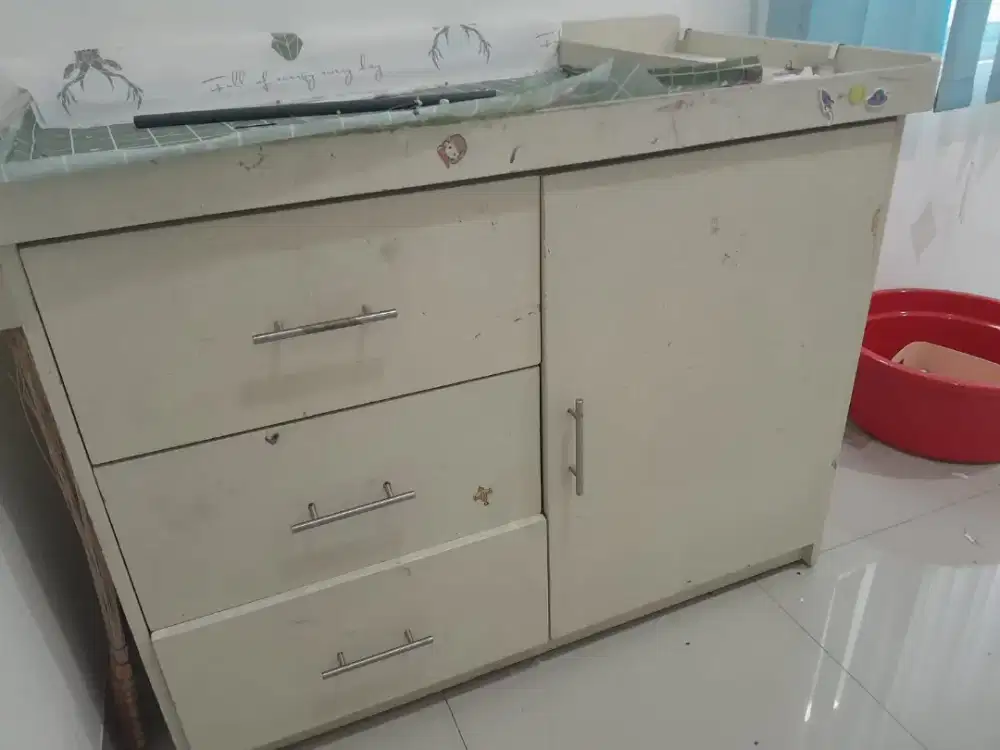 Meja ganti popok bayi