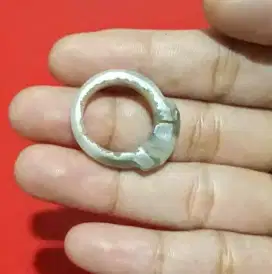 Cincin batu giok ukir