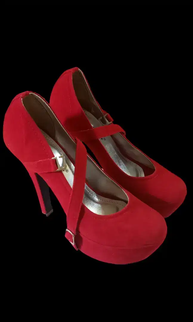 Sepatu high heels bludru velvet size 37 merah