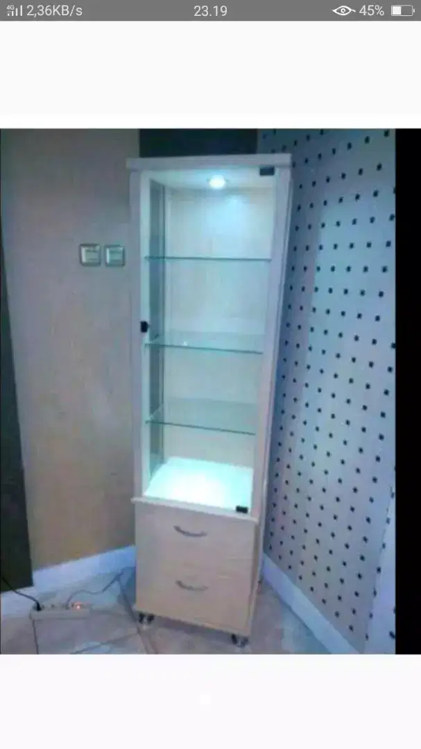 Furniture lemari hias kaca sudut modern minimalis, harga murah