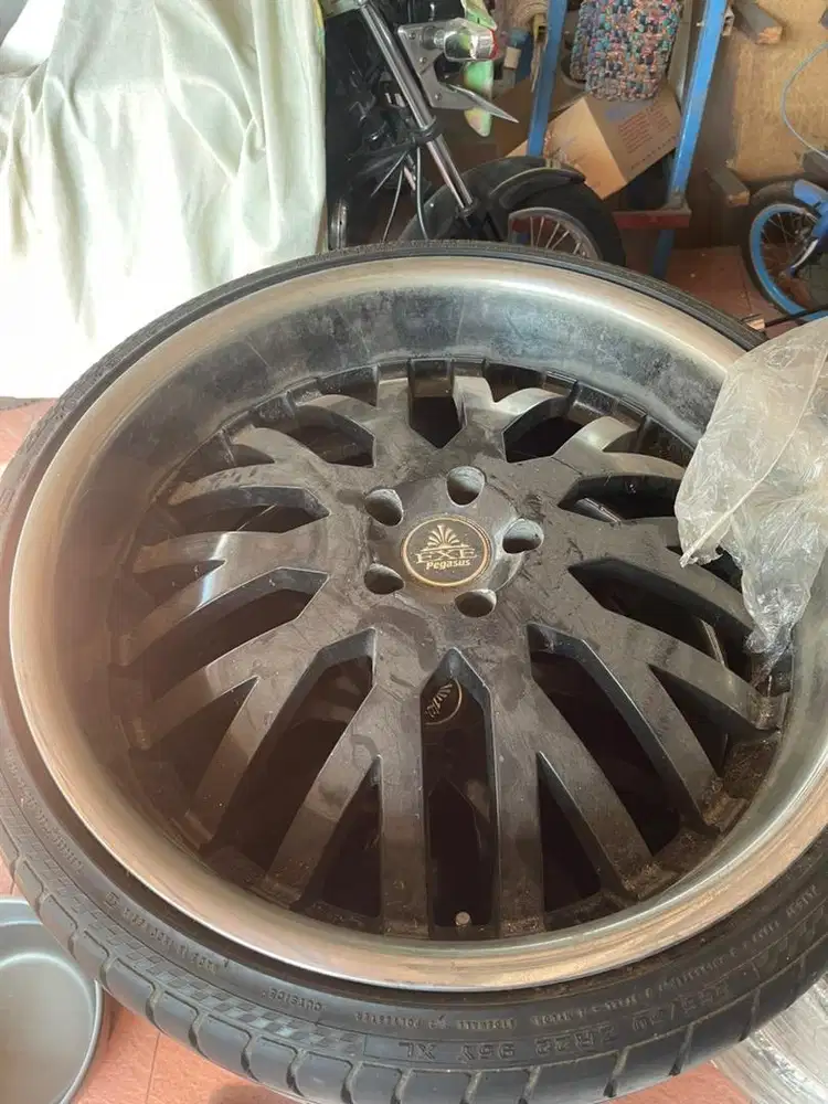Velg R22” Exe Pegasus (TW) + Ban 255-35