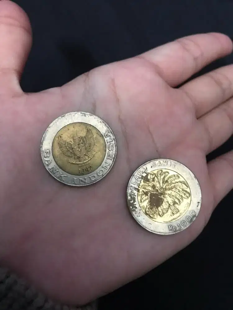 2 keping uang koin 1000 tahun 1997