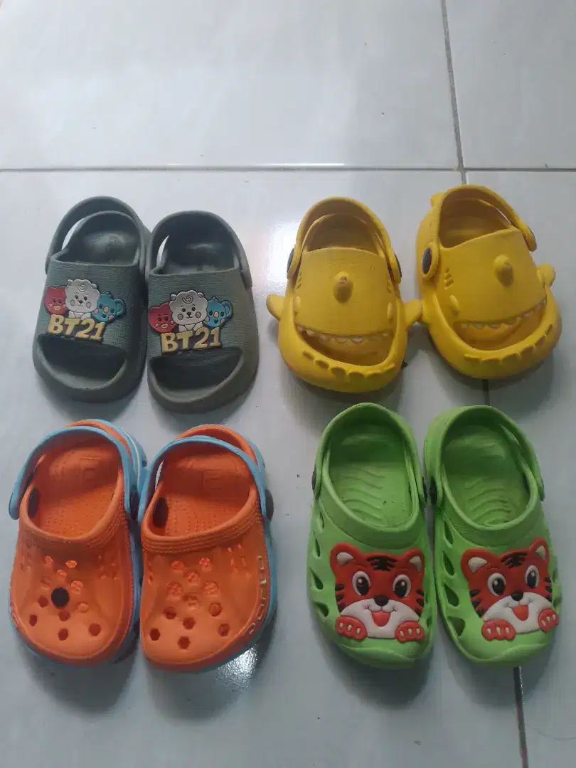 Sandal anak laki-laki