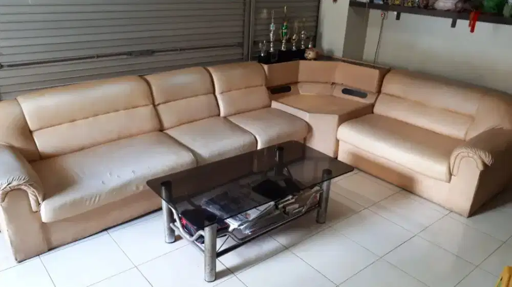 Sofa 1 set lengkap dengan meja kaca lokasi sby utara