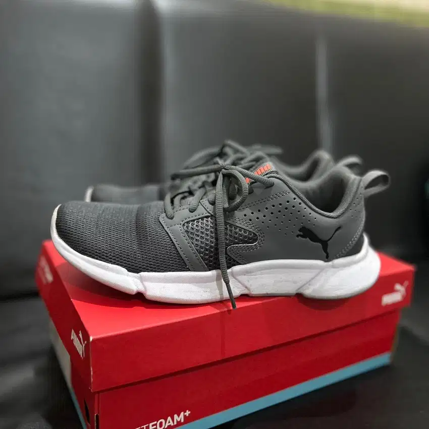 Sepatu running Puma Interflex Modern grey