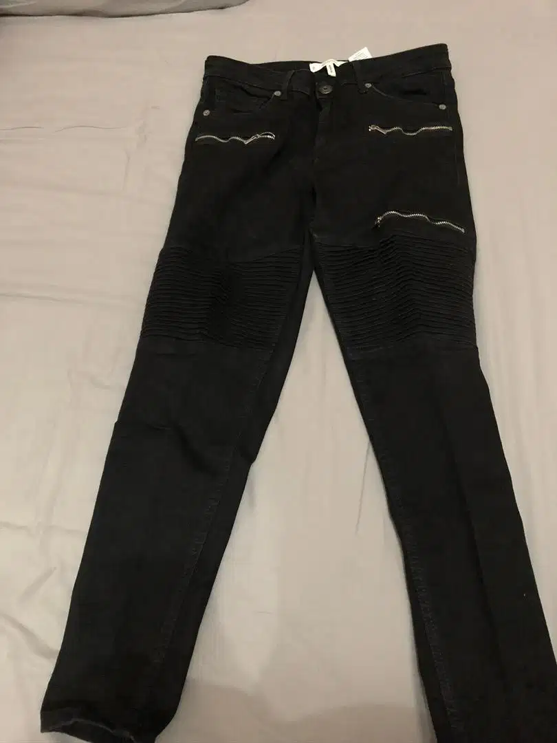 celana hitam bikers mango