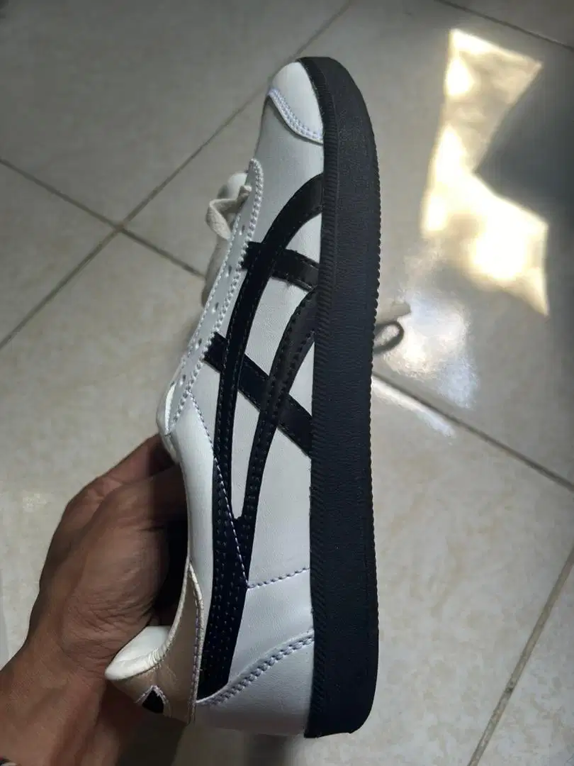 Sepatu Onitsuka