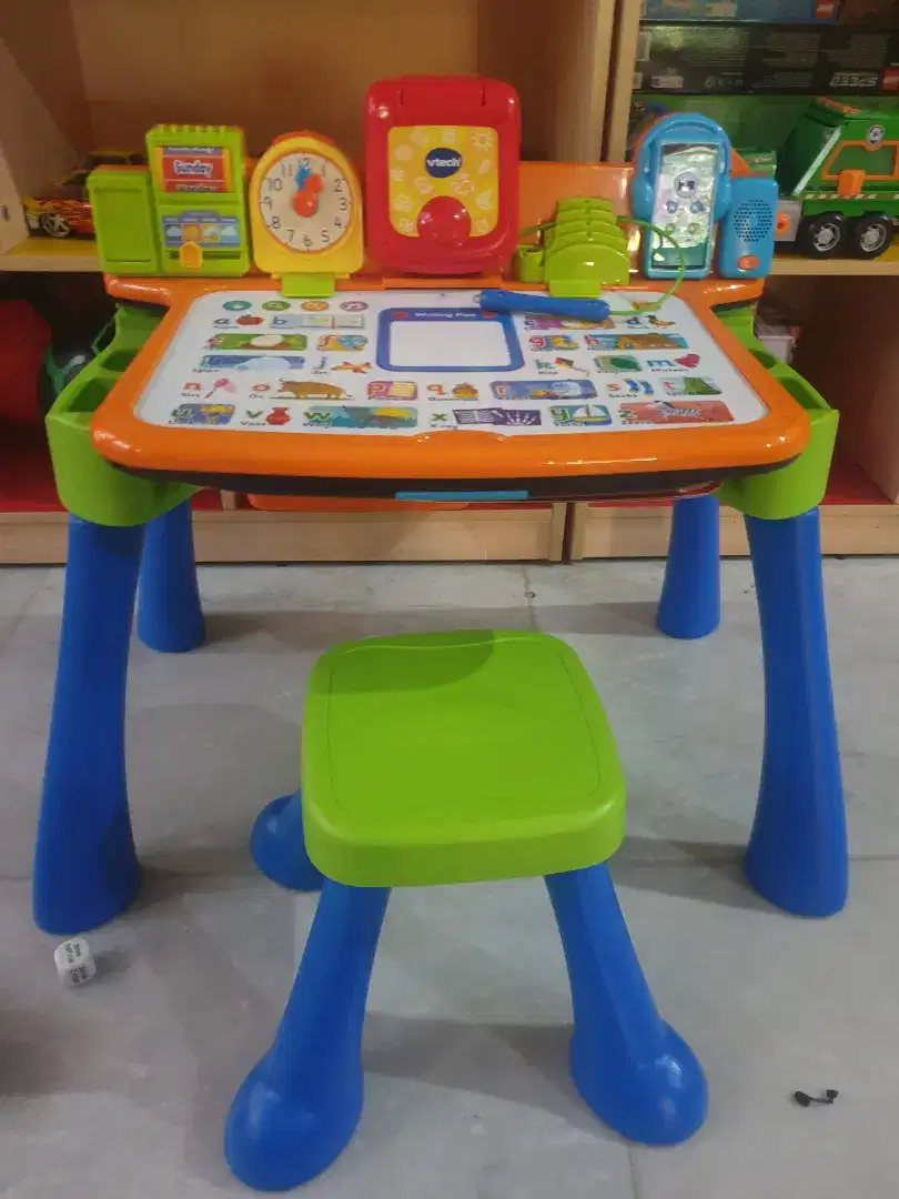 V Tech Touch and Learn Activity Desk