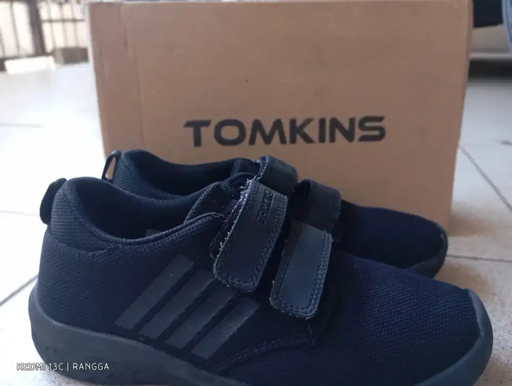 SEPATU TOMKINS SIZE 38.KONDISI MULUS,PEMAKAIAN 1 BULAN,MURAH.NEGO