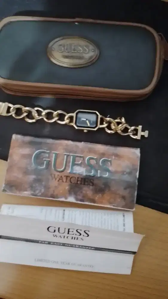 Dijual Jam guess channel Swiss gold 1987