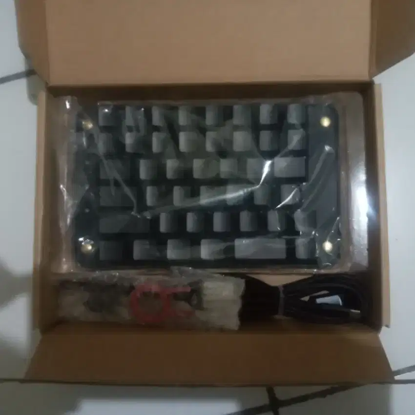 Keyboard masih baru bagus