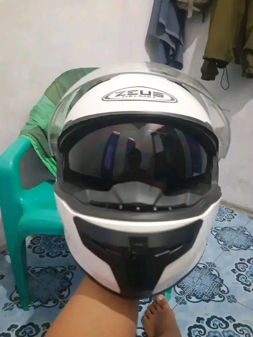 HELM ZEUS ZS-814