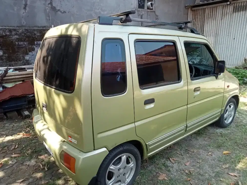 Mobil dijual karena jarang di pakai