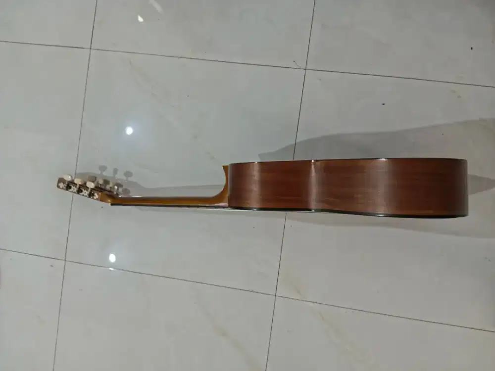 Jual gitar nylon Valencia