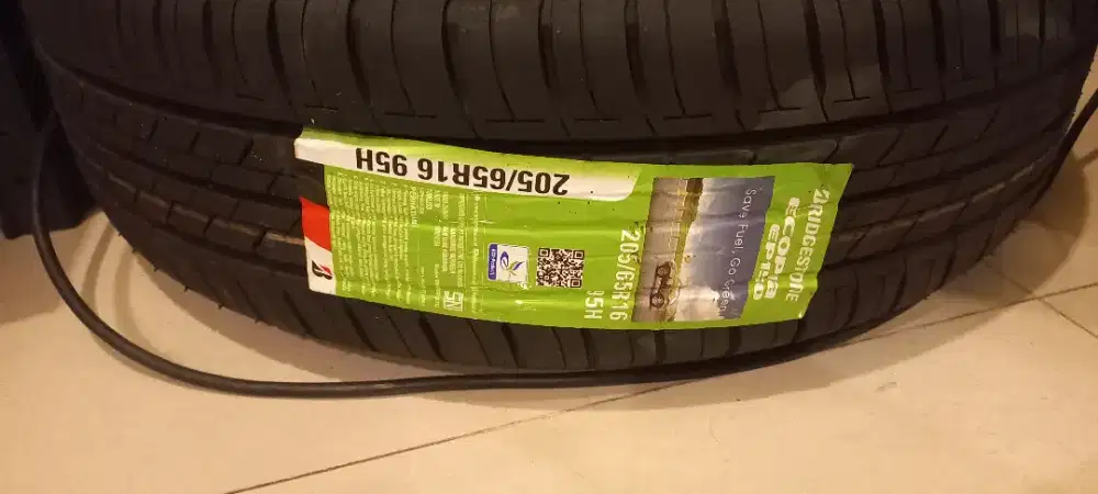 Dijual Cepat 2 bh. Velg + Ban Innova Reborn Facelift