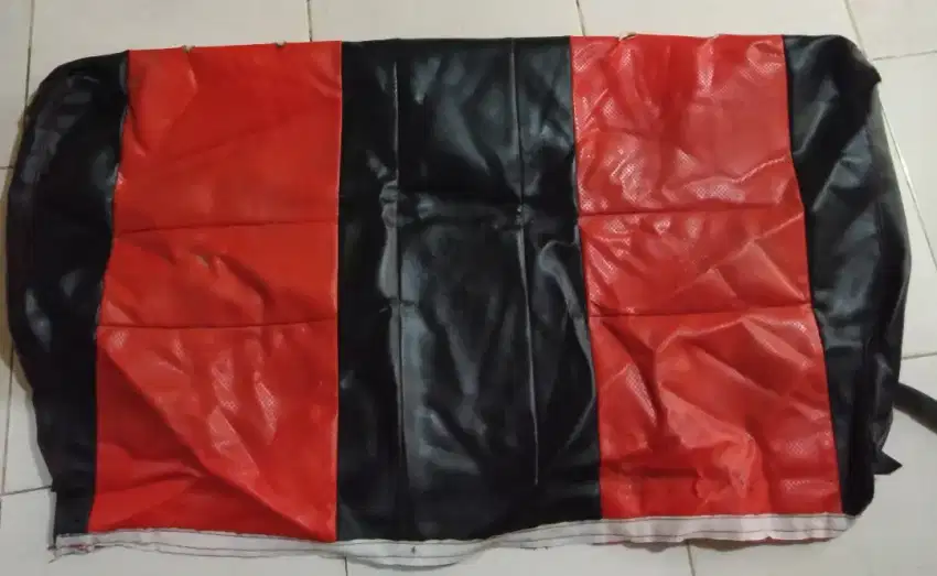 Sarung Jok Ayla 2014 keatas warna hitam merah