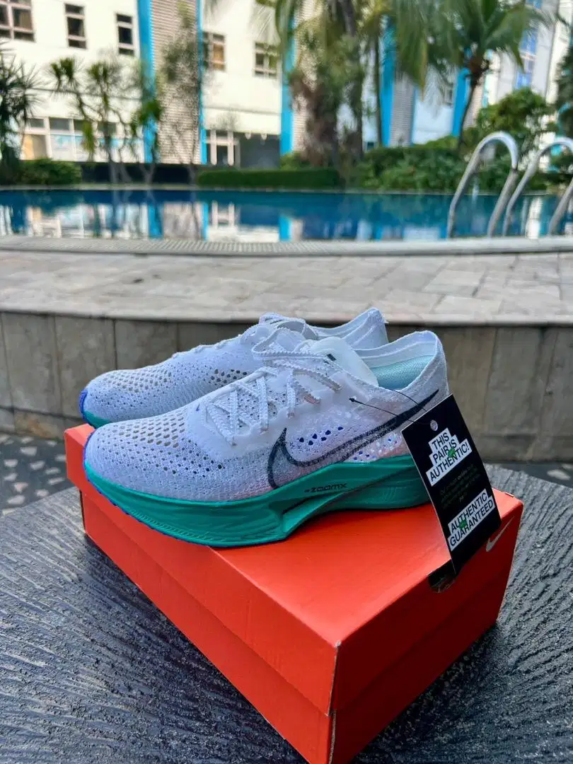 Sepatu running Nike ZoomX VaporFly Next% 3 White Jade Ice (W)