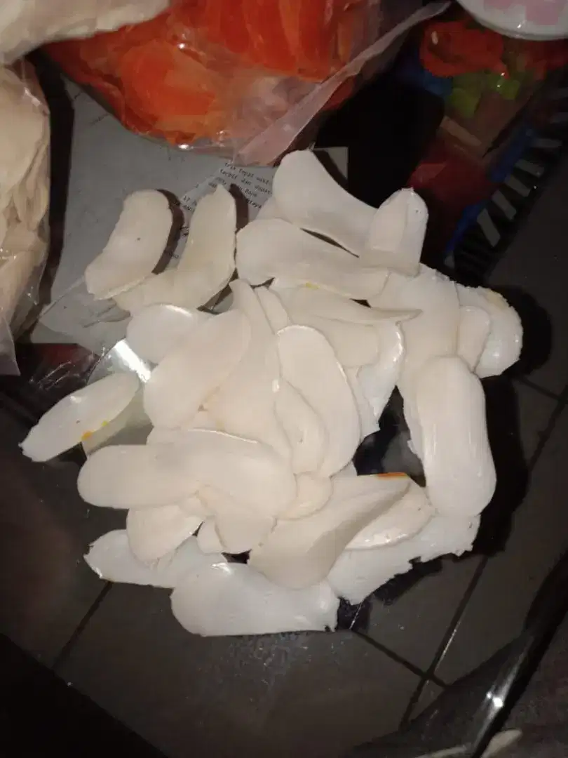 Kerupuk ikan mentah